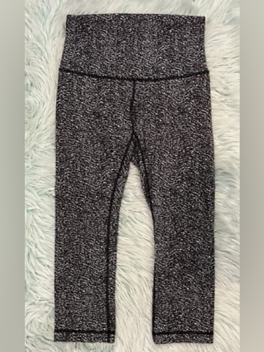 Lululemon Wunder Under Cropped Capri Leggings Size 4 Black White Blur Print